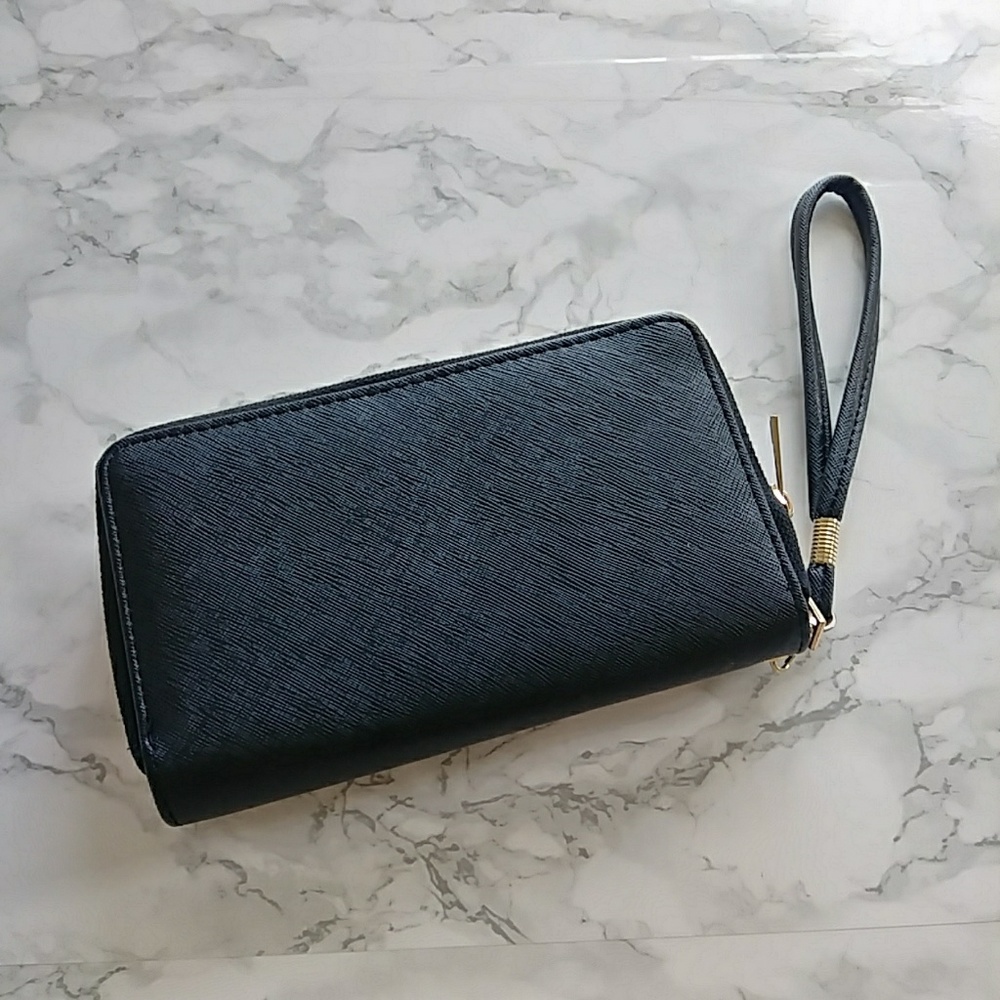 Bloggers Favorite Black Clutch Wallet Organization
